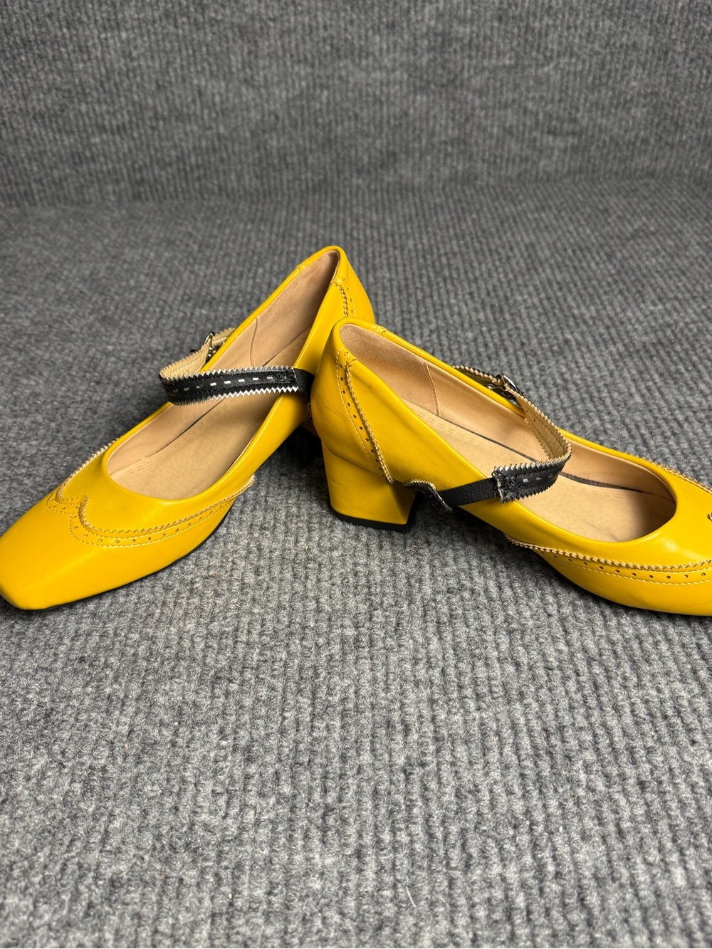 Women’s Yellow Mary Jane Brogue Block Heel Pumps Retro Style Size 40/9 - Picture 8 of 9